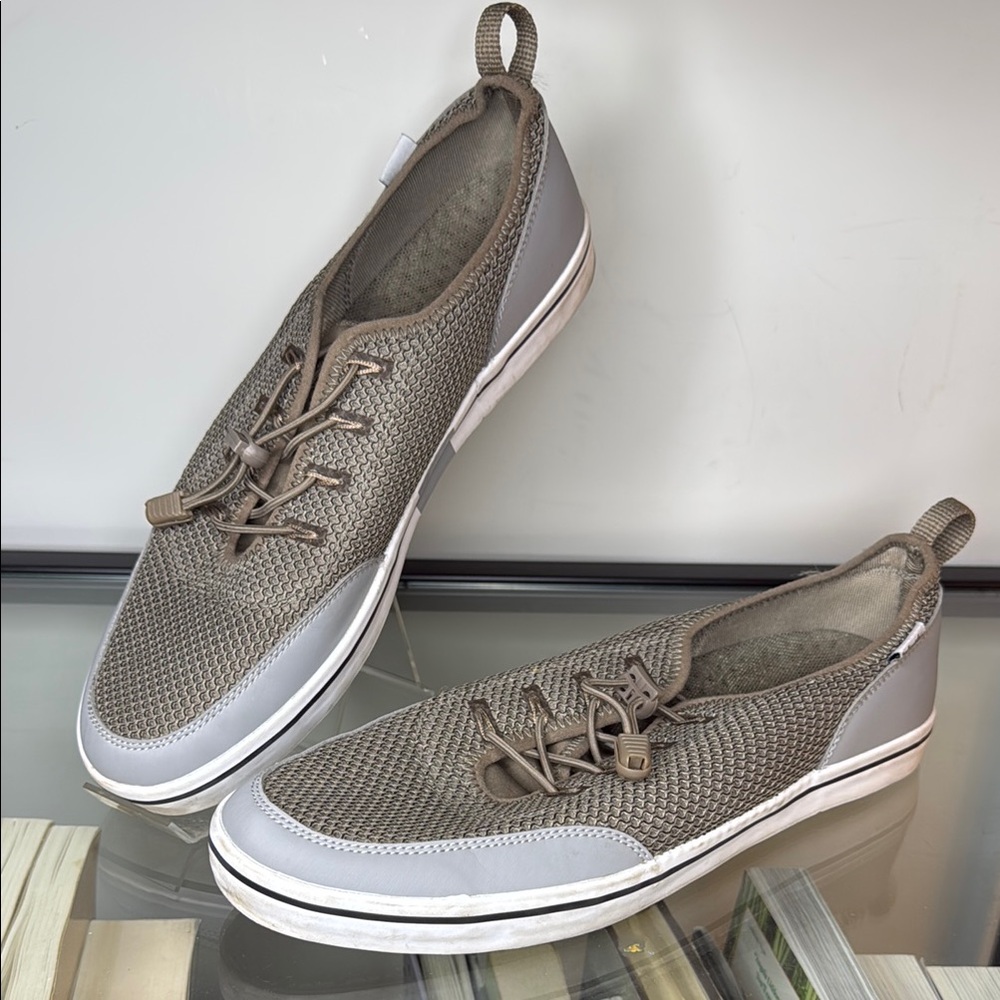 HUK Men’s Not Specified Athletic WATER sneakers size 11.5